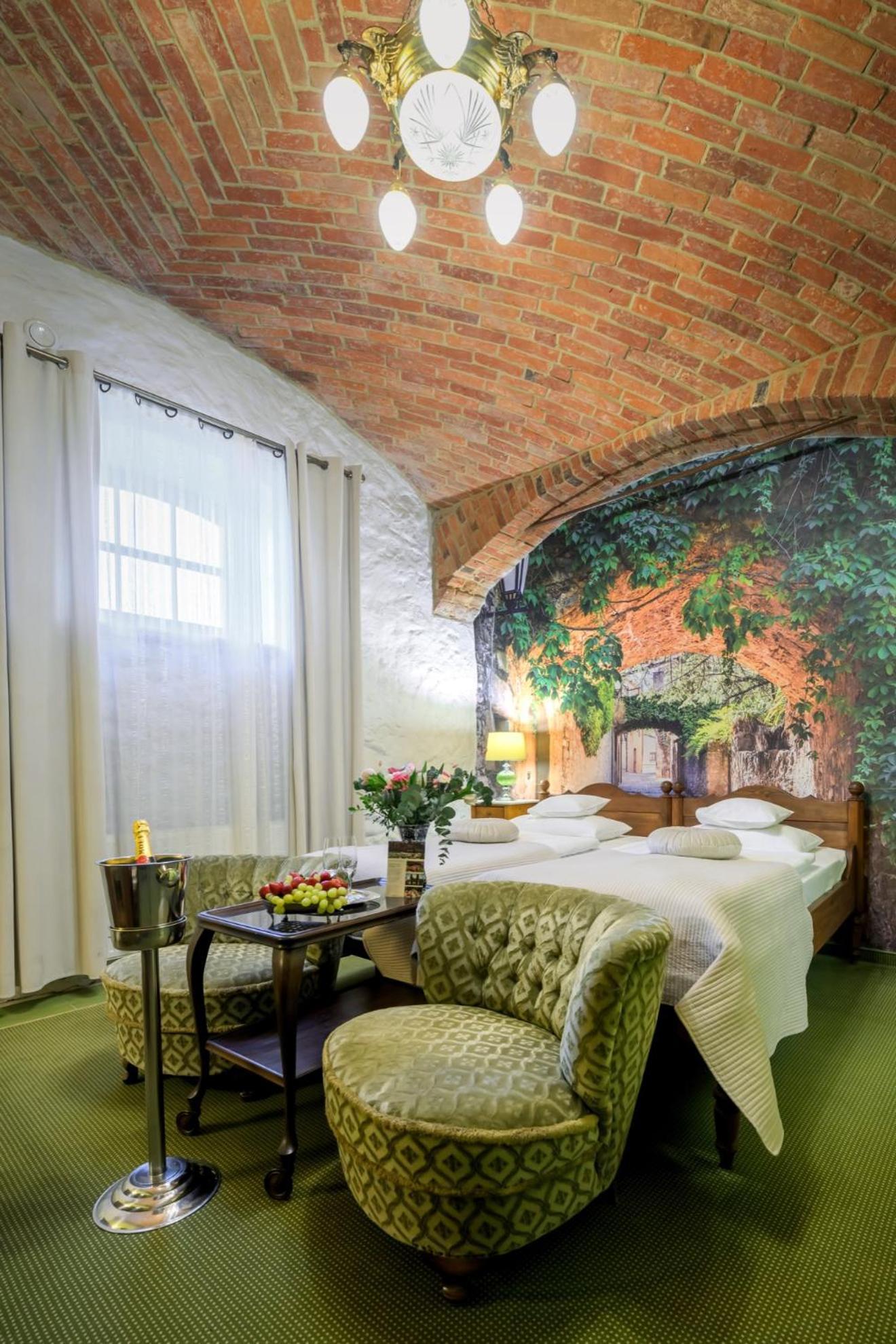 Zabi Dwor - Hotel - Restauracja - Spa Zielona Góra Exteriör bild